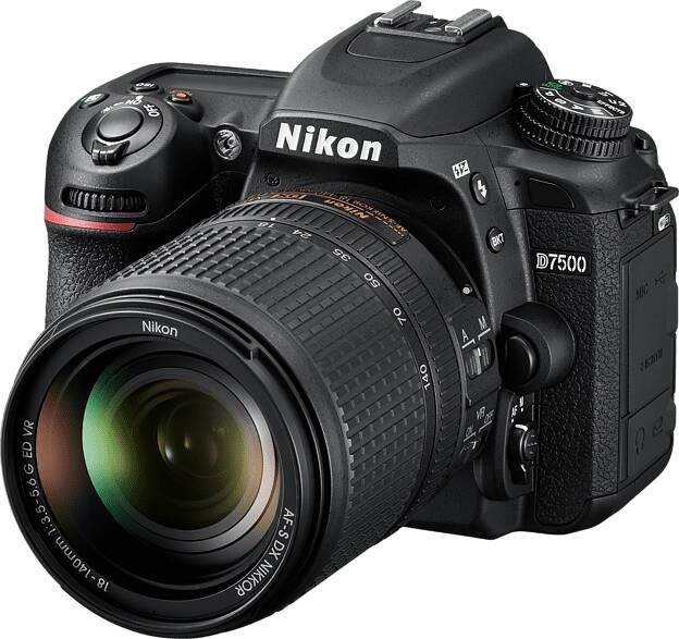 Nikon D7500 + Af s Dx Nikkor 18 140 Vr
